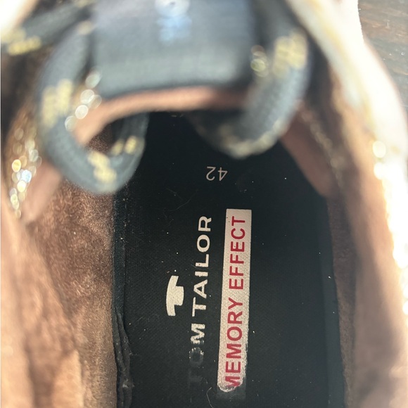 Comfortable women’s shoe with a small wedge. - Picture 3 of 8